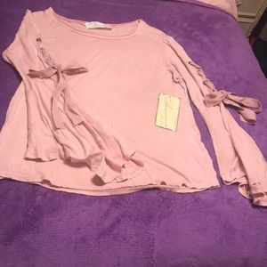 Trumpet sleeve shirt